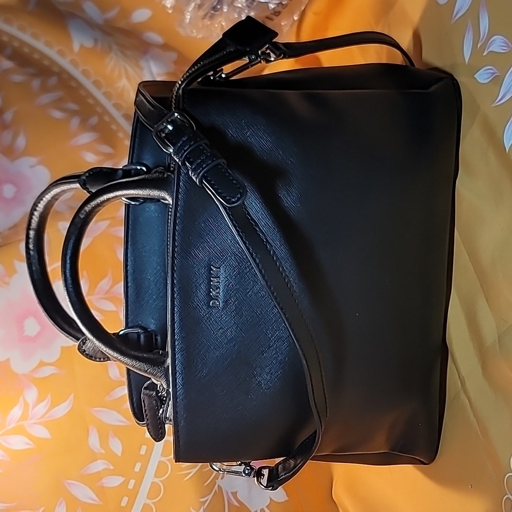 BRAND NEW DKNY PAIGE LG SATCHEL